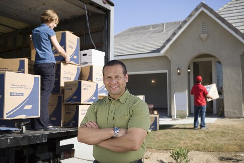 Professional moving support for furniture and boxes in Southtottenham